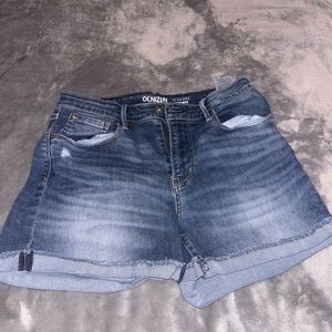 Levi’s jean shorts